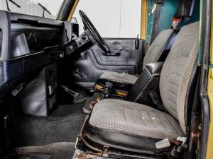 Image 14/50 of Land Rover 90 (1984)