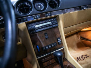 Image 28/30 of Mercedes-Benz 560 SL (1989)