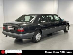 Immagine 7/15 di Mercedes-Benz E 280 Unikat (1994)