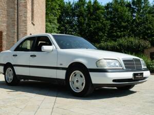 Bild 2/50 von Mercedes-Benz C 200 Kompressor (1996)