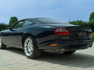 Image 12/50 de Jaguar XKR (2000)