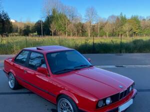 Image 108/180 de BMW 316i (1989)