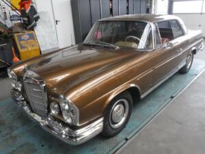 Image 24/50 of Mercedes-Benz 250 SE (1966)