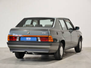 Bild 22/29 von Alfa Romeo 75 1.6 (1987)