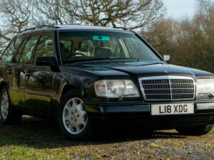 Imagen 1/5 de Mercedes-Benz E 320 T (1993)
