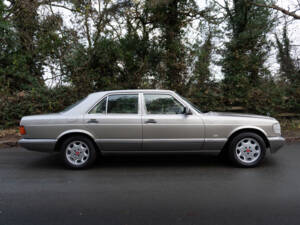 Image 7/17 of Mercedes-Benz 300 SE (1991)