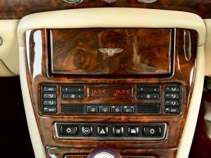 Image 22/50 of Bentley Arnage Green Label (1999)