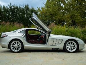 Image 6/50 of Mercedes-Benz SLR McLaren (2005)