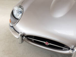 Image 26/35 de Jaguar E-Type (1968)