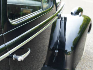 Image 43/50 of Oldsmobile F-Series Business Coupe (1938)