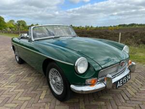 Image 7/7 of MG MGB (1965)