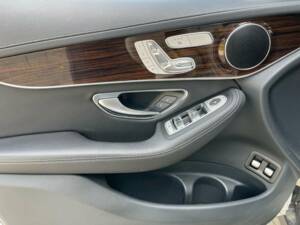 Afbeelding 11/18 van Mercedes-Benz GLC 220 d 4MATIC (2016)