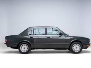 Immagine 2/43 di BMW 528i (1986)