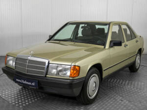 Image 18/50 de Mercedes-Benz 190 E (1986)