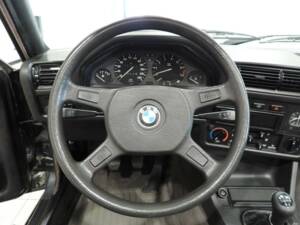 Immagine 6/14 di BMW 320i (1989)