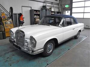 Bild 46/50 von Mercedes-Benz 220 SE b (1963)