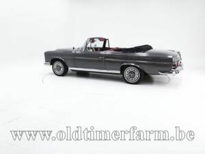 Image 4/15 de Mercedes-Benz 220 SE b (1963)