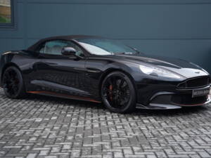 Image 22/50 of Aston Martin Vanquish S Volante (2018)