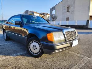 Image 3/11 of Mercedes-Benz 300 CE (1990)