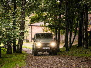 Image 11/50 of Land Rover Defender 110 Works V8 (2011)