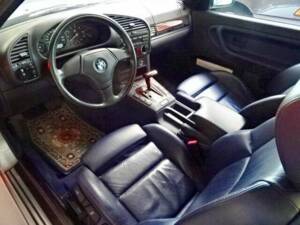 Bild 10/17 von BMW 318i (1996)