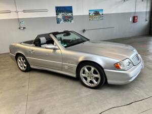 Image 58/82 of Mercedes-Benz SL 500 &quot;Silver Arrow&quot; (2001)