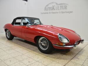 Image 6/30 of Jaguar E-Type 4.2 (1966)