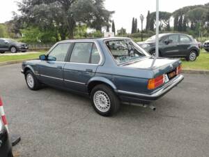 Image 3/44 of BMW 318i (1986)