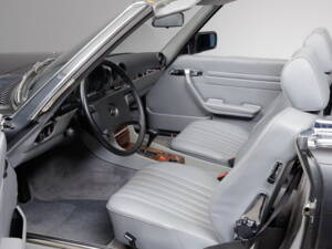 Image 21/44 of Mercedes-Benz 300 SL (1988)