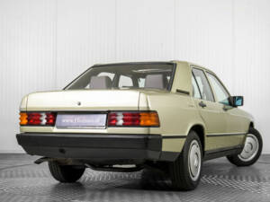 Image 43/50 of Mercedes-Benz 190 E (1986)