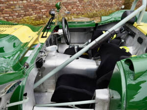 Image 22/50 of Lister Knobbly (1959)