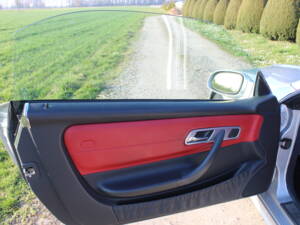 Image 10/52 of Mercedes-Benz SLK 320 (2000)