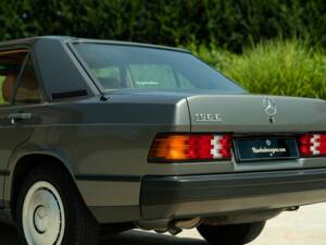 Image 19/50 de Mercedes-Benz 190 E (1987)