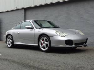 Bild 1/100 von Porsche 911 Carrera 4S (2002)