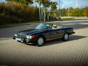 Afbeelding 6/33 van Mercedes-Benz 560 SL (1989)