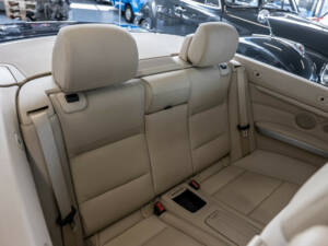 Image 6/31 of BMW 320i (2008)