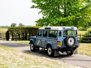 Image 36/50 of Land Rover 110 (1988)