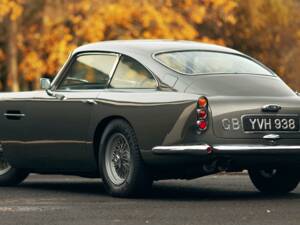 Image 17/50 of Aston Martin DB 4 (1962)
