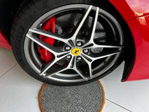 Image 25/50 of Ferrari California T (2017)