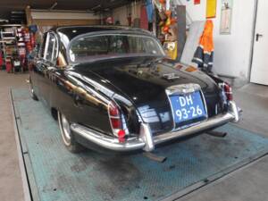 Image 16/50 of Jaguar S-Type 3.8 (1964)