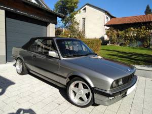 Image 2/21 de BMW 325i (1988)