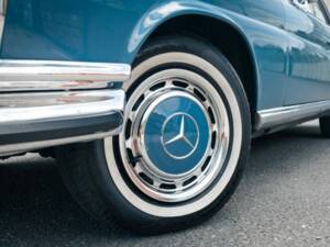 Image 25/54 of Mercedes-Benz 280 SE 3,5 (1968)