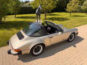 Image 13/88 of Porsche 911 Carrera 3.2 (1985)