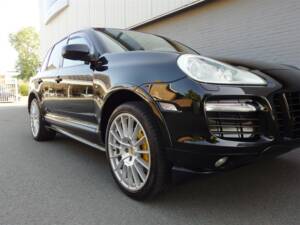 Image 17/98 of Porsche Cayenne GTS (2008)