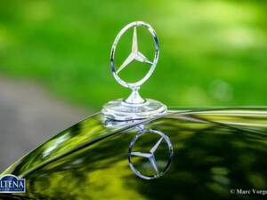 Image 16/52 de Mercedes-Benz 220 SE b (1963)