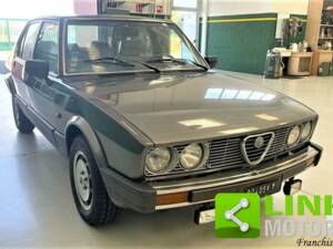 Image 4/10 of Alfa Romeo Alfetta Quadrifoglio Oro (1984)