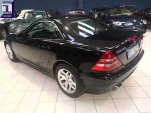 Image 9/72 de Mercedes-Benz SLK 200 Kompressor (2003)