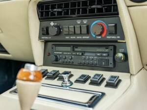 Bild 38/50 von Aston Martin V8 EFi (1987)