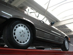 Afbeelding 8/50 van Mercedes-Benz 560 SL (1986)