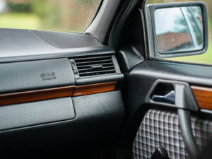 Image 32/59 of Mercedes-Benz 220 TE (1993)